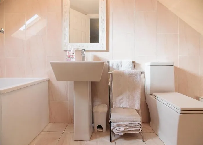 Busby Apartments * Busby