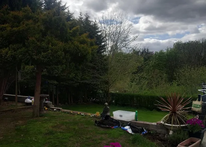 Busby Apartments * Busby