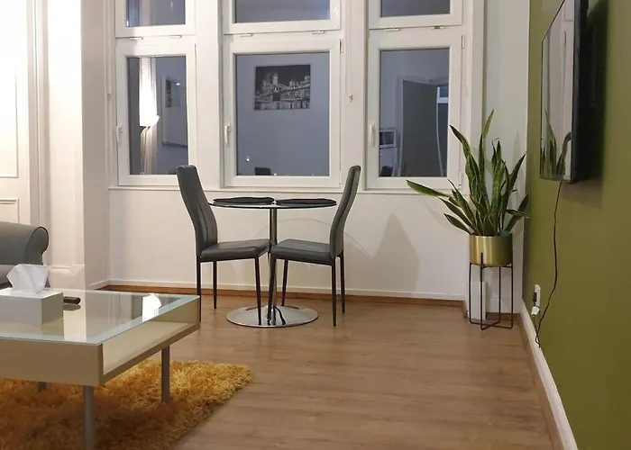 Newly Furnished Flat 4 Minutes Walk To Metro