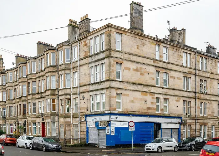 Newly Furnished Flat 4 Minutes Walk To Metro Apartment Glasgow