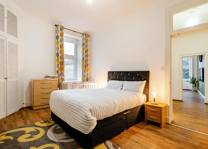 Appartamento Newly Furnished Flat 4 Minutes Walk To Metro