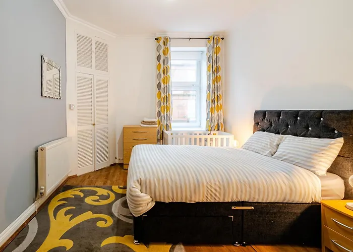 Newly Furnished Flat 4 Minutes Walk To Metro Apartment *