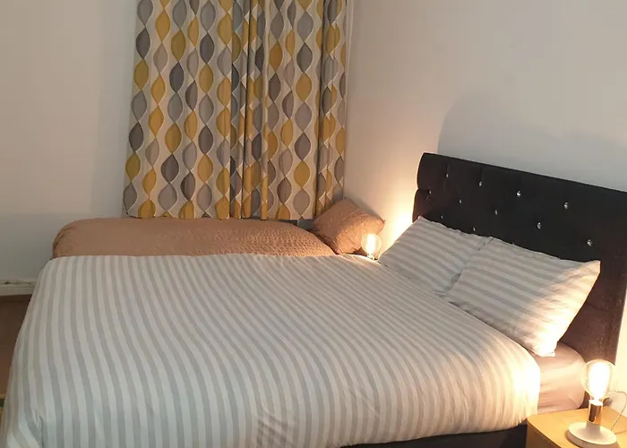 Newly Furnished Flat 4 Minutes Walk To Metro