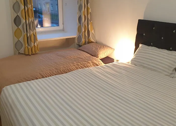 Newly Furnished Flat 4 Minutes Walk To Metro Appartamento *