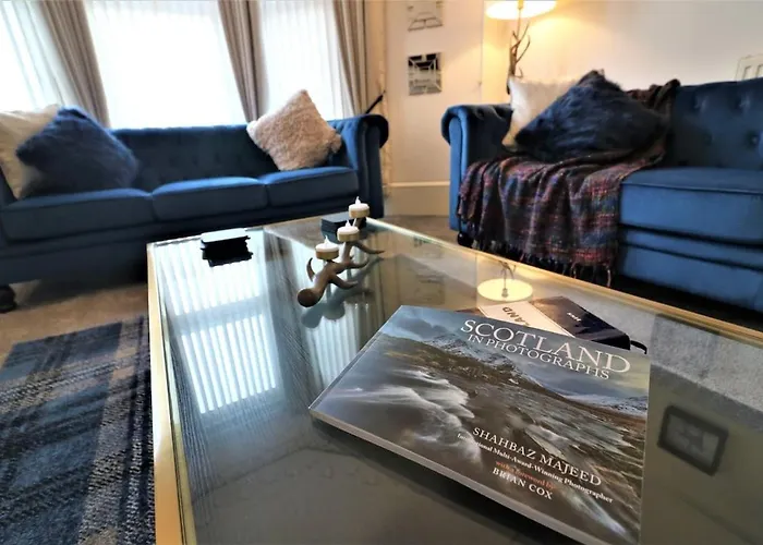 10 Bedrooms Pool Table Garden Piano וילה