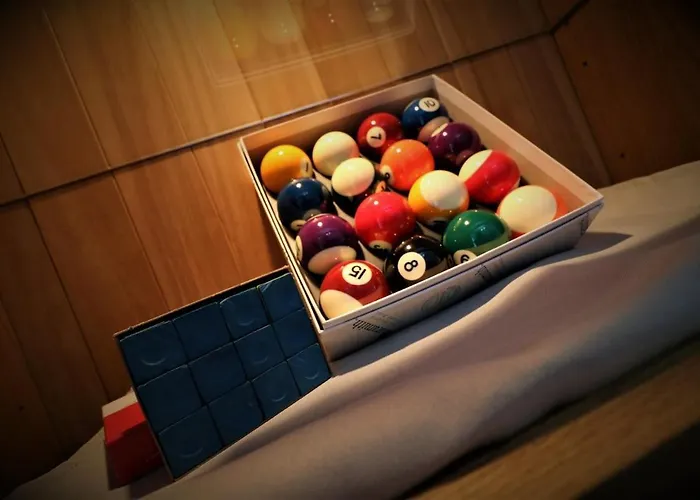 10 Bedrooms Pool Table Garden Piano וילה גלאזגו