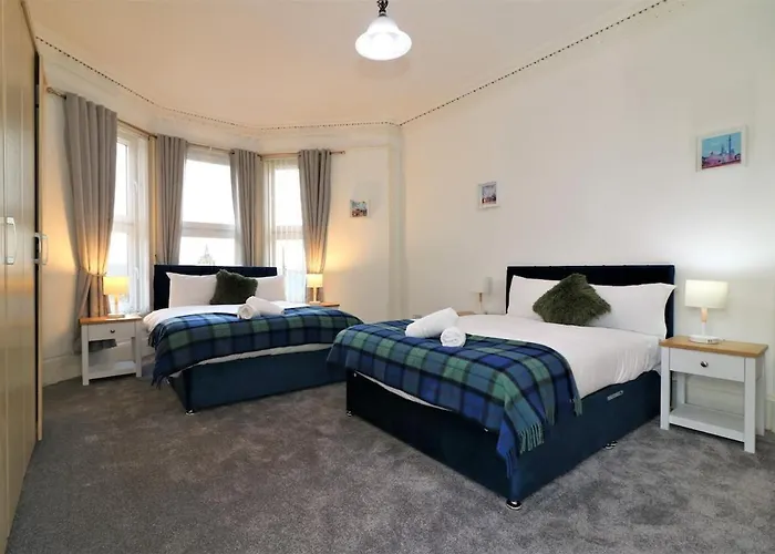 10 Bedrooms Pool Table Garden Piano Glasgow