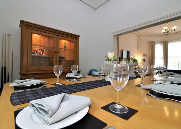 Villa 10 Bedrooms Pool Table Garden Piano Glasgow