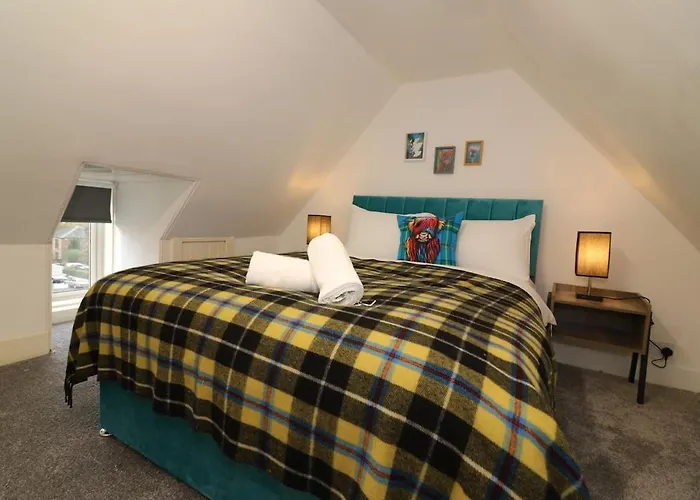 10 Bedrooms Pool Table Garden Piano