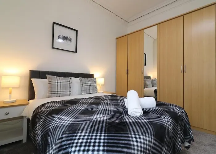 Villa 10 Bedrooms Pool Table Garden Piano Glasgow