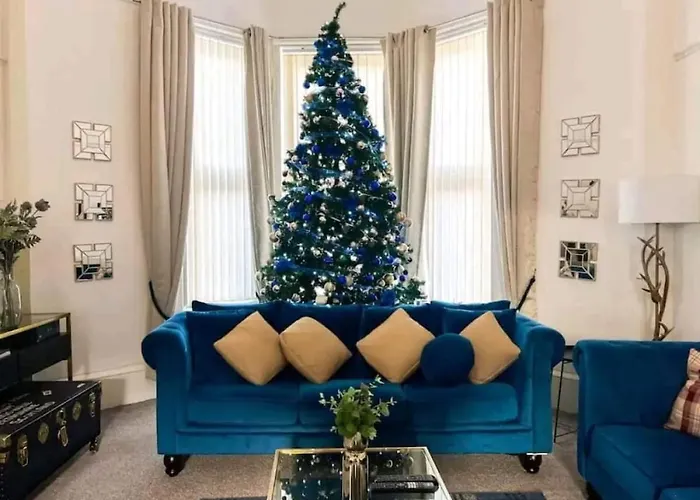 10 Bedrooms Pool Table Garden Piano *