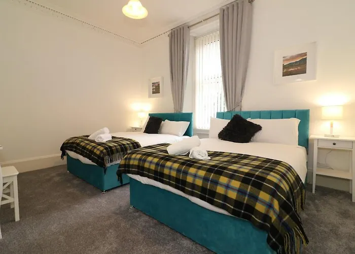 10 Bedrooms Pool Table Garden Piano *