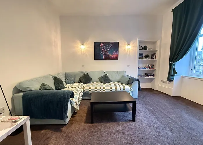 2 Bed Flat - Street Parking Apartman