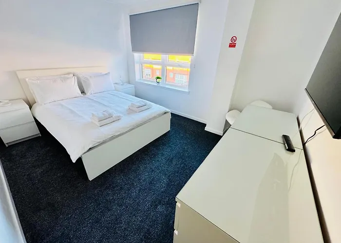 Modern 2 Bedroom Near Centre Apartment