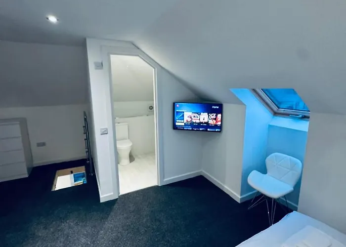 Apartment Modern 2 Bedroom House With Loft Conversion *