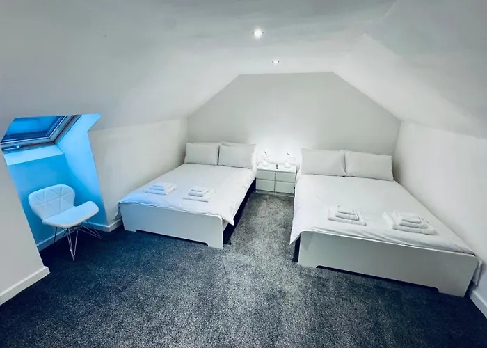 Modern 2 Bedroom House With Loft Conversion *