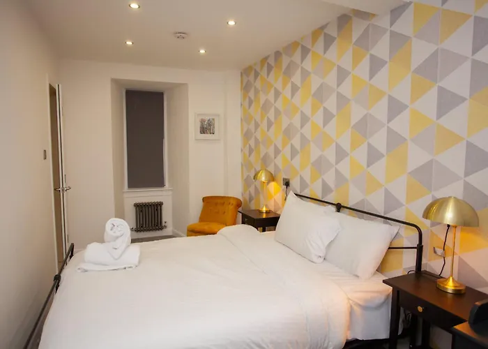 Beautiful 2 Bed Flat With A Private Terrace 格拉斯哥