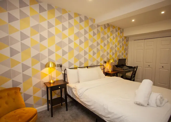 Beautiful 2 Bed Flat With A Private Terrace 公寓 *