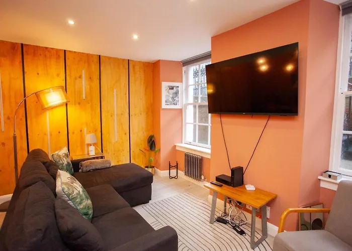 Beautiful 2 Bed Flat With A Private Terrace * 格拉斯哥