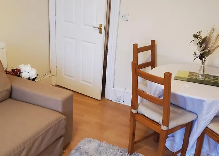 Flat In Close To Local Amenities Lägenhet *