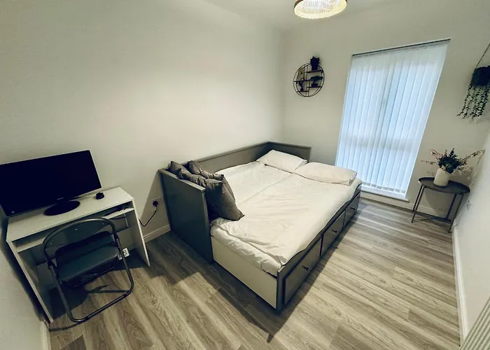 Modern Flat In Free Parking & Wifi Appartamento *