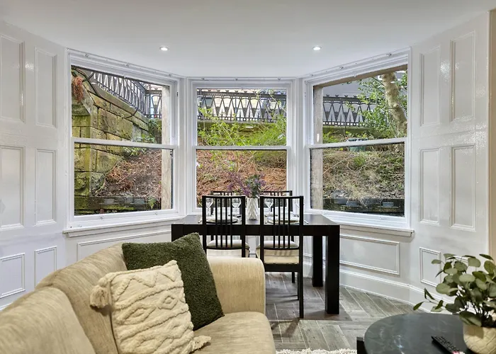 Stylish 3-bedroom In Glasgow