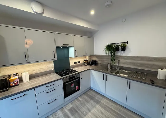 Modern Flat In Free Parking & Wifi Appartamento *