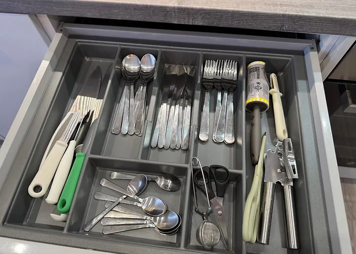 Modern Flat In Free Parking & Wifi Appartement