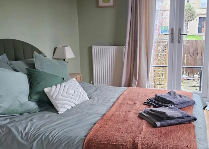 Beautiful Self Contained With Garden