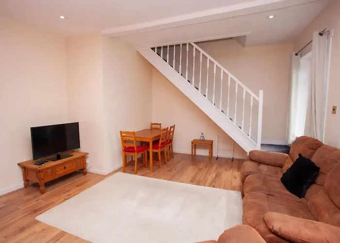 公寓 3 Bed Flat With Parking