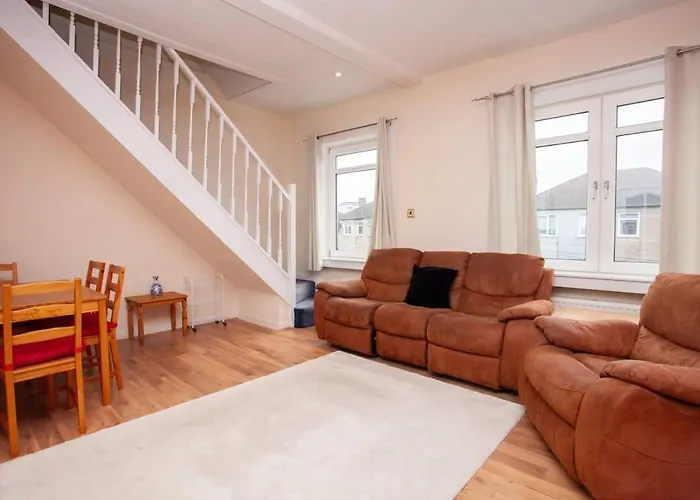 3 Bed Flat With Parking