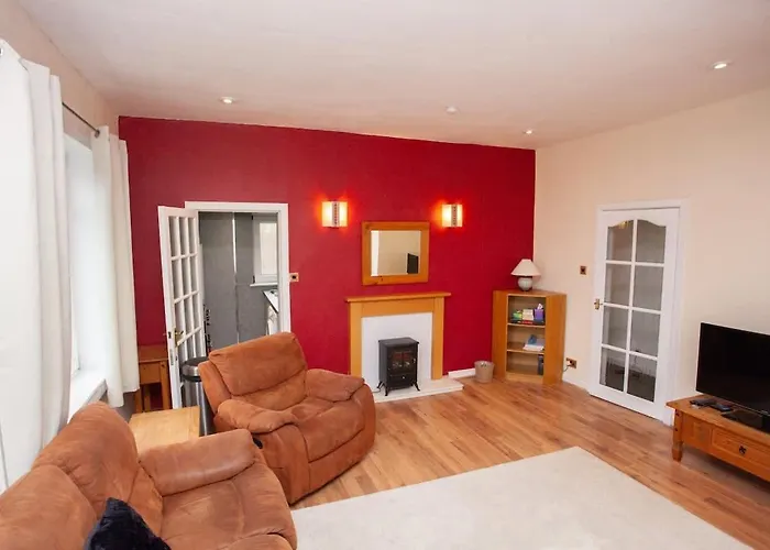 3 Bed Flat With Parking 公寓 *