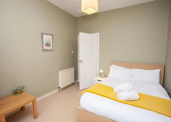 3 Bed Flat With Parking 格拉斯哥