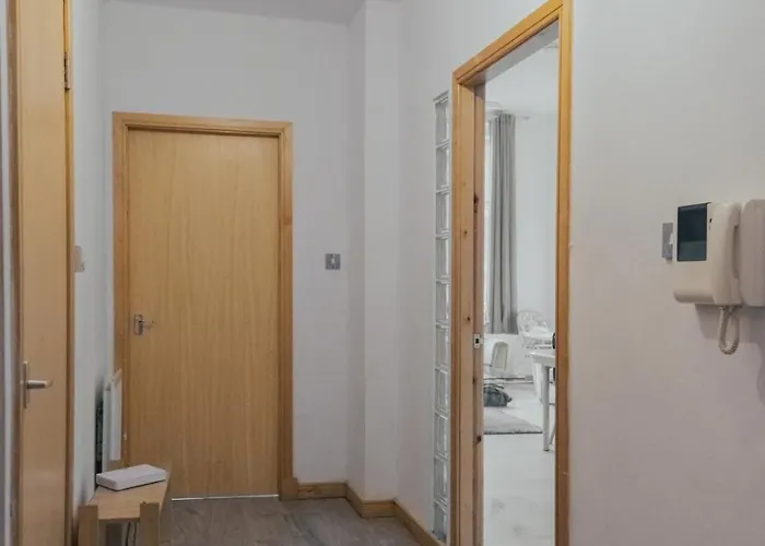 2 Bed Renfield St Center Apartman