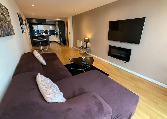 2bd Near Hydro Secc Centre Great Location Apartamento