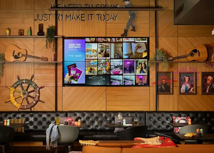 Moxy Merchant Szálloda 3*