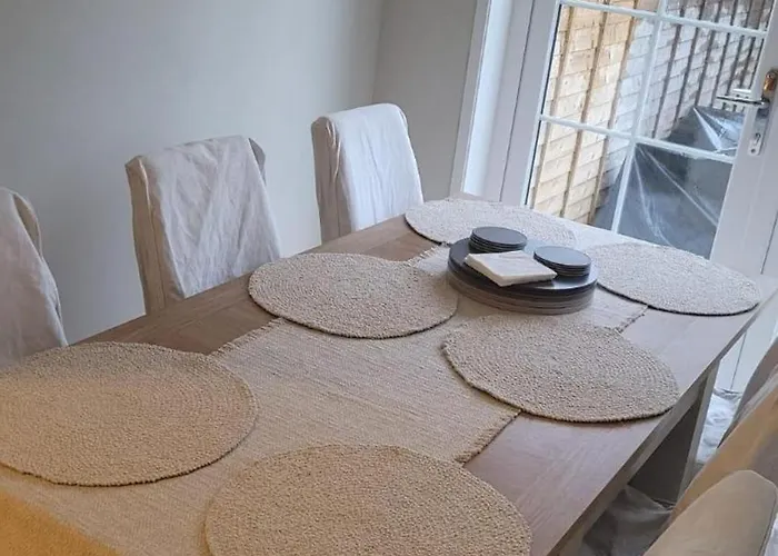 Semesterbostad 3 Bedroom Sleeps 6 Free Parking *