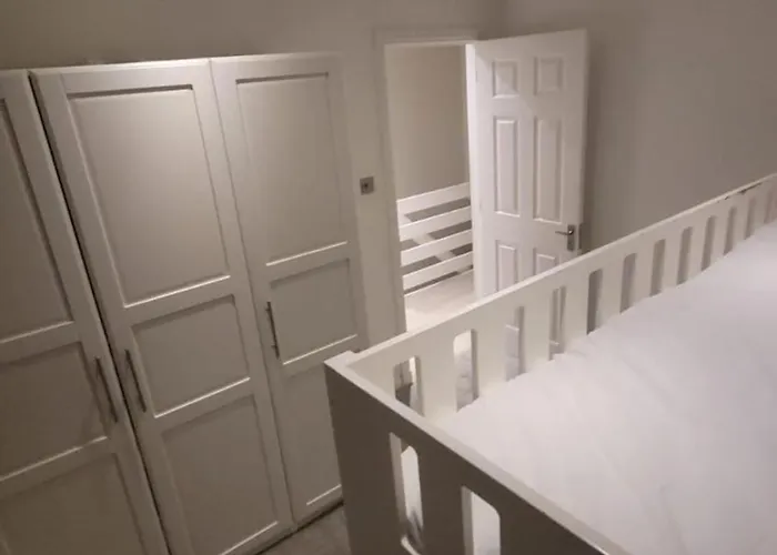 3 Bedroom Sleeps 6 Free Parking Глазго