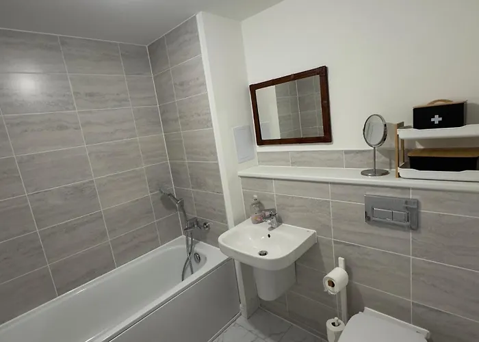 Modern Flat In Free Parking & Wifi * Glasgow