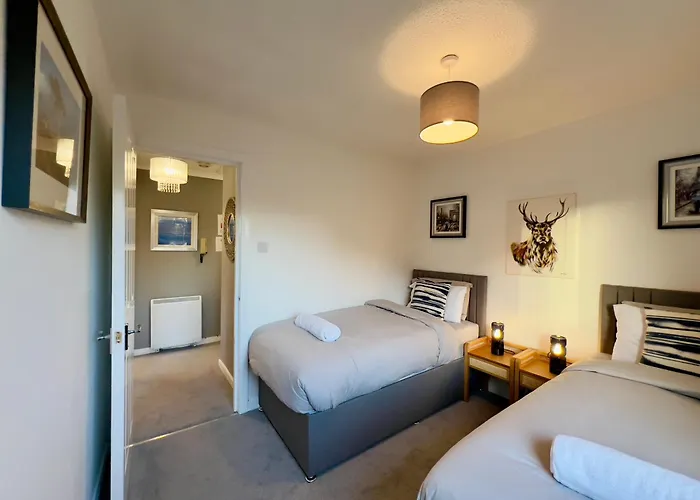 Chic & Cozy 2-bed Flat In - Free Parking * Glasgow