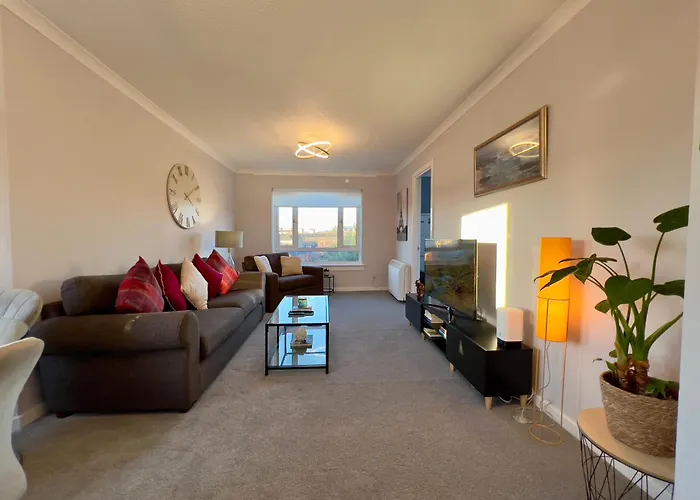 Chic & Cozy 2-bed Flat In - Free Parking Glasgow