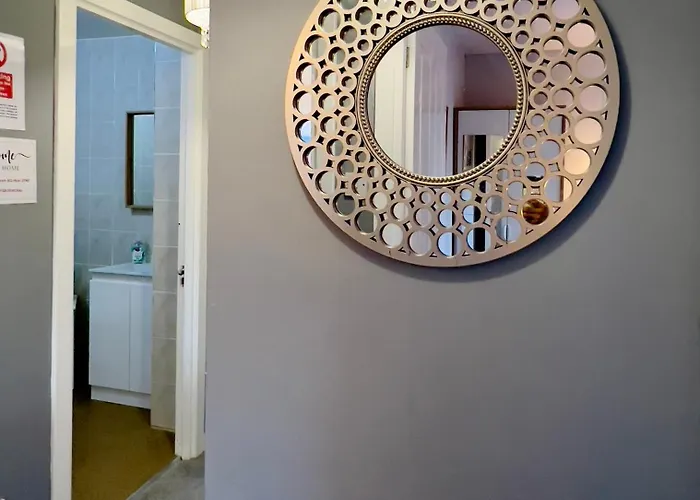 Chic & Cozy 2-bed Flat In - Free Parking