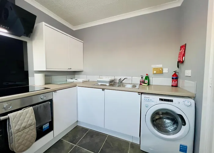 Apartment Chic & Cozy 2-bed Flat In - Free Parking