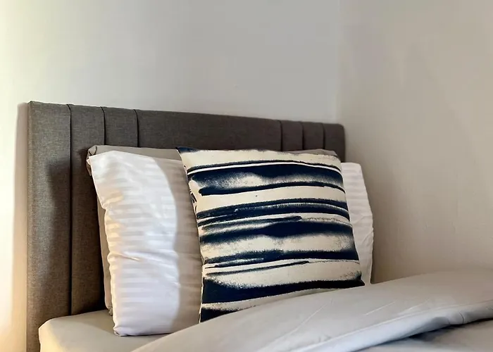 Chic & Cozy 2-bed Flat In - Free Parking Apartment Glasgow