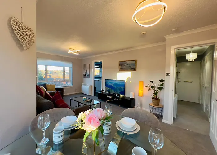 Apartment Chic & Cozy 2-bed Flat In - Free Parking Glasgow