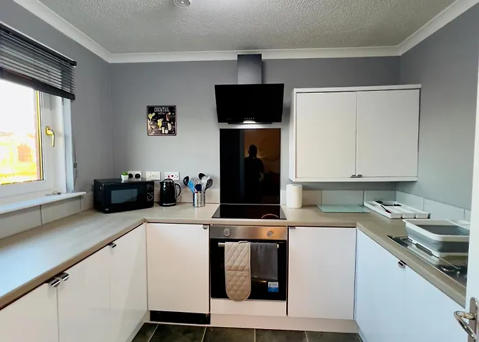 Chic & Cozy 2-bed Flat In - Free Parking Glasgow