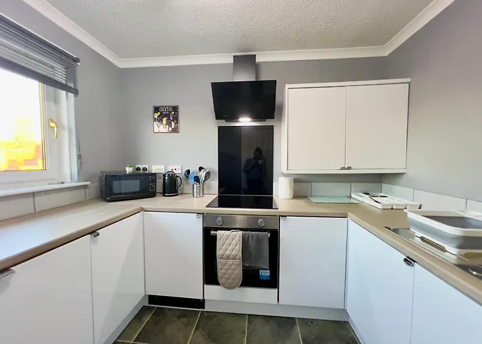 Chic & Cozy 2-bed Flat In - Free Parking