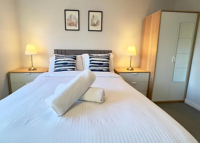 Chic & Cozy 2-bed Flat In - Free Parking Apartment Glasgow