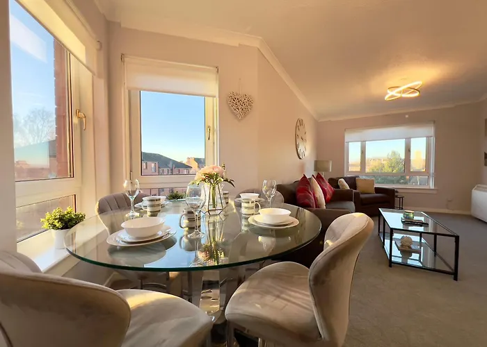 Apartment Chic & Cozy 2-bed Flat In - Free Parking Glasgow