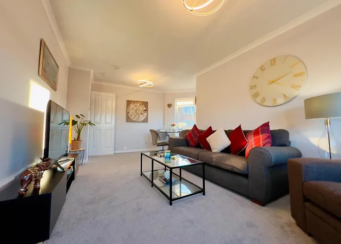 Chic & Cozy 2-bed Flat In - Free Parking Apartment Glasgow